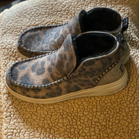 Hey Dude Leopard Helis Leo Nut 